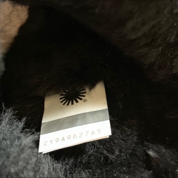 UGG Black Bailey Button II Boots - Picture 4 of 8